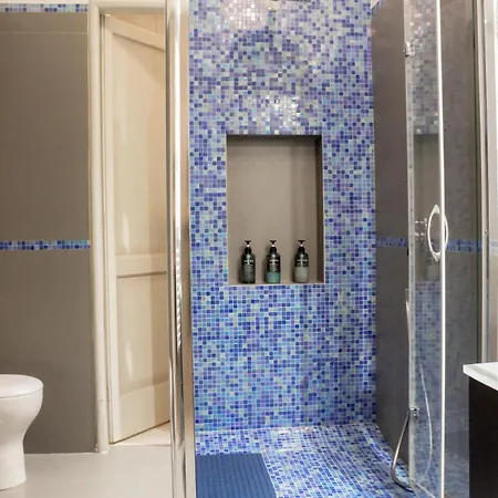Center House- Corso Vittorio Emanuele- 2 Camere- Vicino Stazione * Салерно