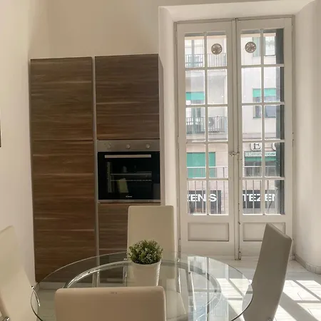 Center House- Corso Vittorio Emanuele- 2 Camere- Vicino Stazione * Салерно